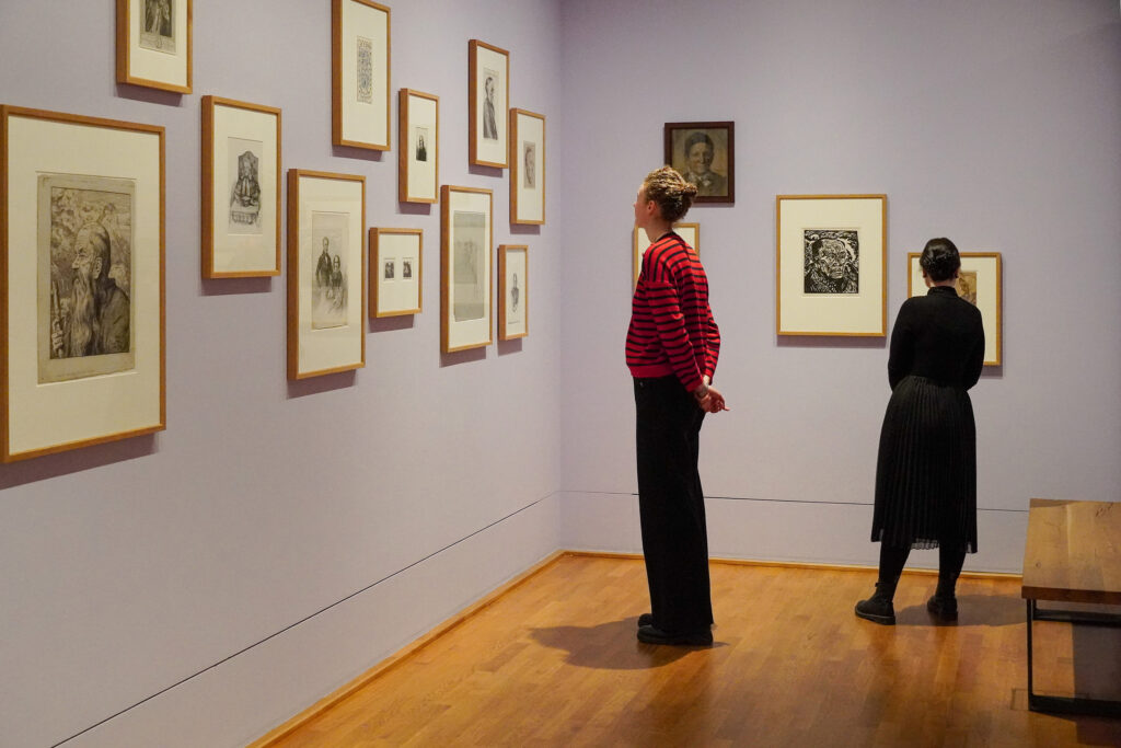 Haus der Graphischen Sammlung, Ausstellungsansicht „Alter! Grafik aus fünf Jahrhunderten“, Foto: Städtische Museen Freiburg