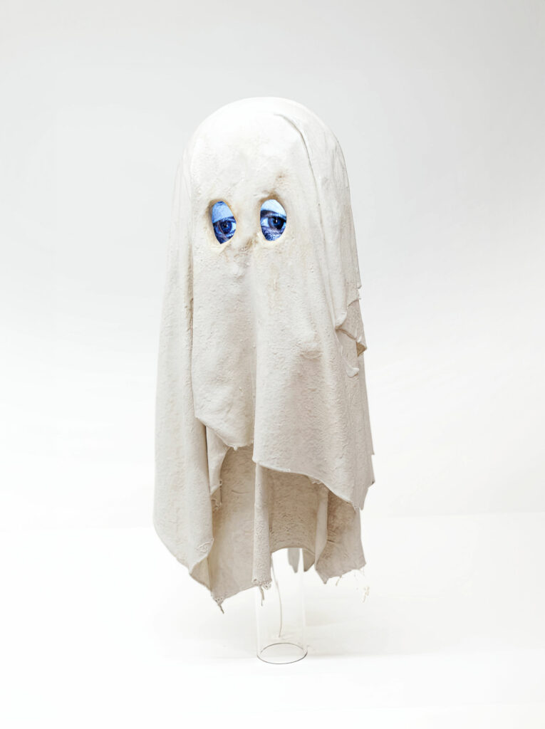 Titel: Fantasmino
Künstler:in & Beteiligte: Tony Oursler
Entstehungszeit: 2017
Creditline: Collection of Tony Oursler
Photo Credit: Image Courtesy of Tony Oursler. 
Photo by Andrea Guermani